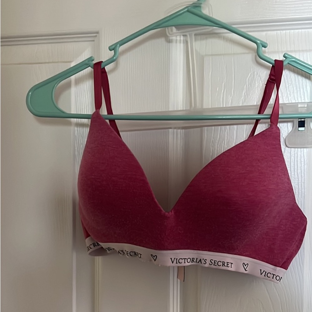 36B Victoria Secret T-shirt bra